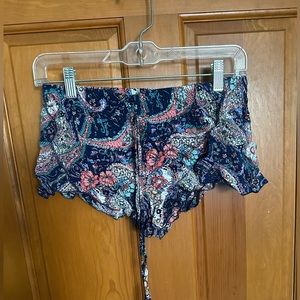 Me to We, size small shorts